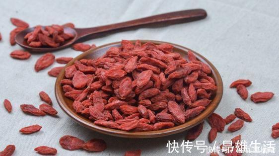 失眠|每晚睡觉之前嚼几颗枸杞,能缓解失眠带来的困扰,不妨试试看