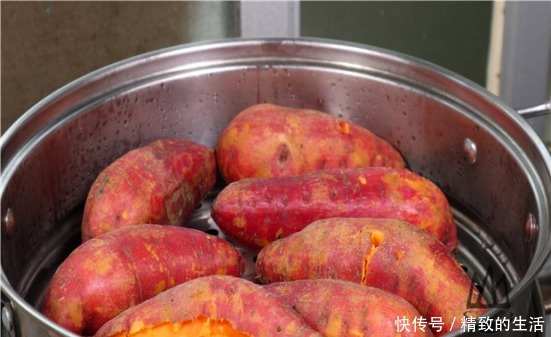 香甜|蒸红薯时,别着急上锅蒸了!教你一个“小窍门”,红薯香甜细腻!