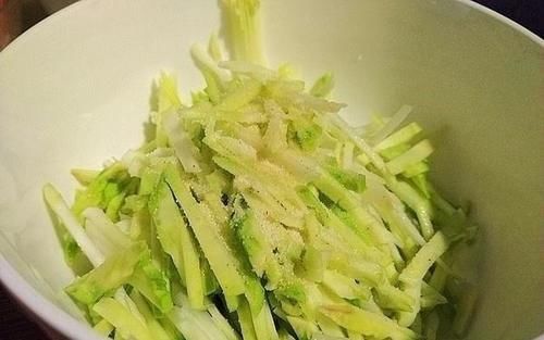 这道菜北方人是一道罕见的菜，尤其是南方人却特别受欢迎