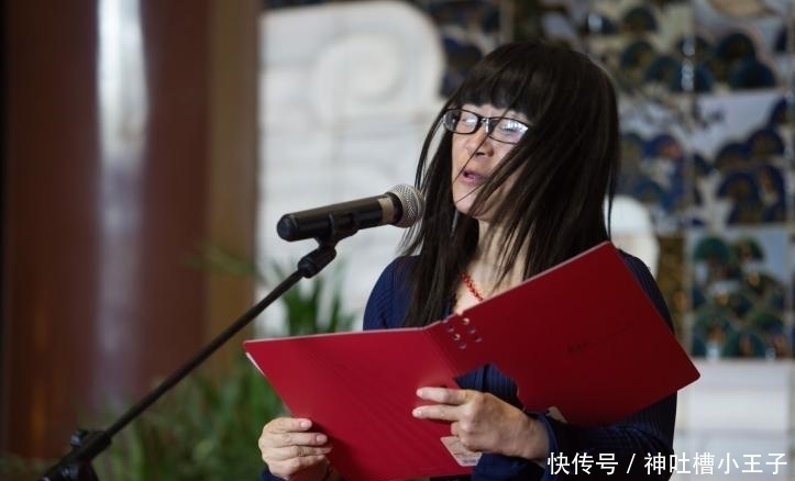 天花板|不管怎么被骂,余秀华这首三俗情诗,足以代表现代诗坛的天花板