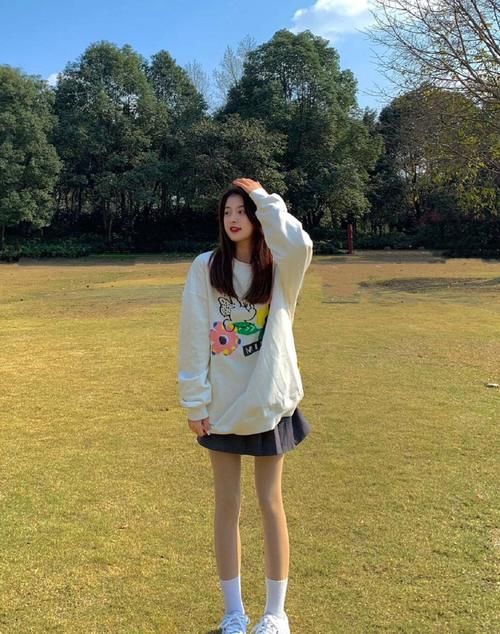 T恤简约不简单！不同款式呈现的风格不同，如何选择有技巧