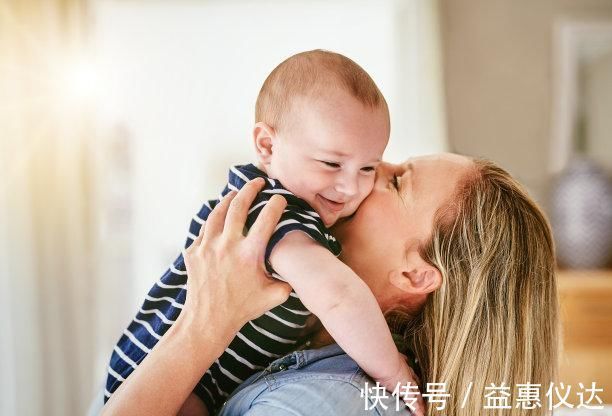 动作|宝宝对妈妈做的这些攻击性动作,其实是他表达爱意的方式,别打他