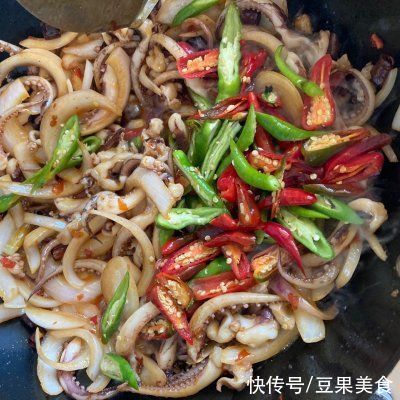 鱿鱼|我这样做双椒炒鱿鱼,家人都爱吃