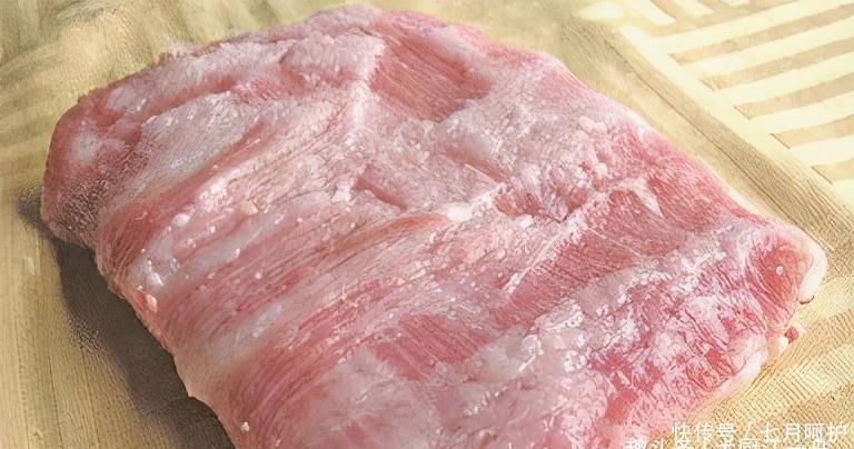 糊弄|买猪肉,留意这2个问题肉,肉摊老板一看就是懂行人,不敢糊弄你
