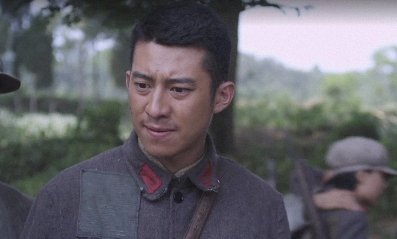 老总|叛徒刺杀彭老总,千钧一发之际,李将军飞扑上去