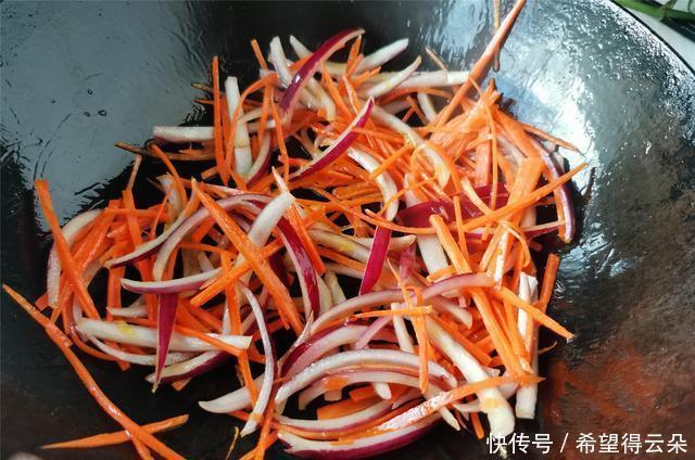 炒面|鸡蛋炒面小技巧,这几步做对了,面条劲道,不粘锅,根根分明清爽