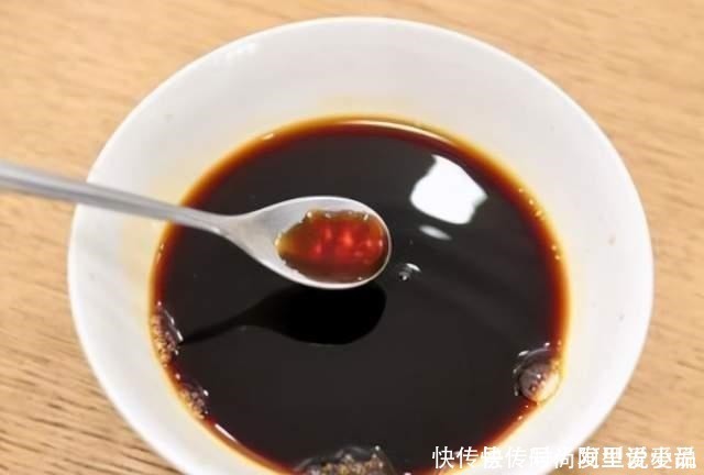 煎豆腐|煎豆腐时，只放油煎就错了，牢记3个窍门，豆腐不粘锅还不易碎