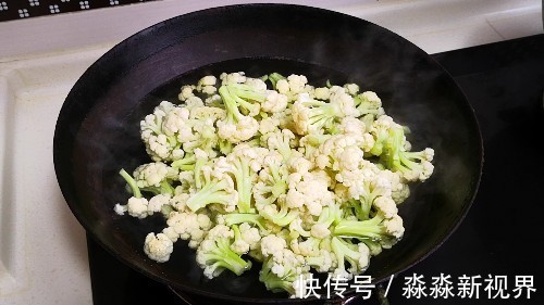 炒花菜时,到底要不要焯水以前没注意,难怪花菜不脆不入味