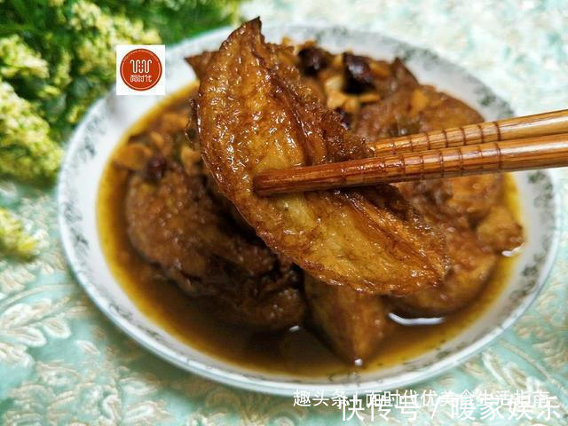 在家做茄子，我教你一招，不仅不吸油，味道比红烧肉还香！