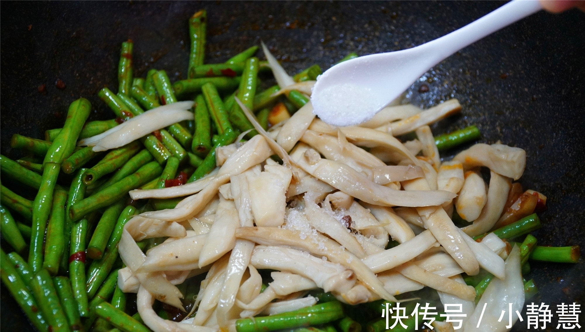 黑木耳|晒晒下班后的晚餐,3个菜不到10元,媳妇说你做素菜比肉菜还香