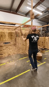 |搞笑GIF趣图妹子你在我面前摇啥呀,都摇晕了!