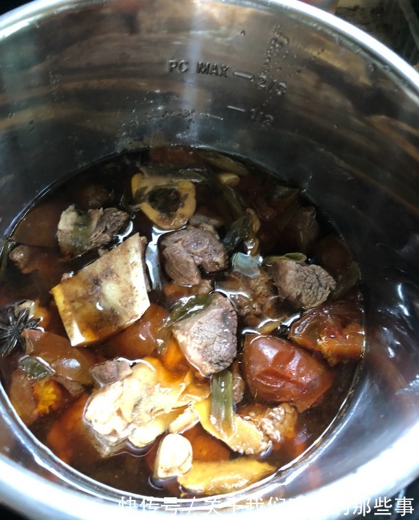 为啥牛肉炖3小时还不烂？厨师长支招，多加2样烂得快，鲜香不油腻