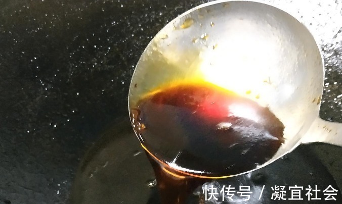 炒糖色有窍门，记住4点，糖色红亮不发苦，炖肉卤肉又好看又好吃