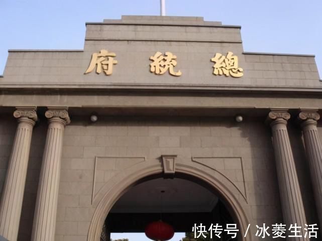 尹秉绶$72岁的他题“总统府”三字,得润笔费15两黄金,字迹浑厚醇正