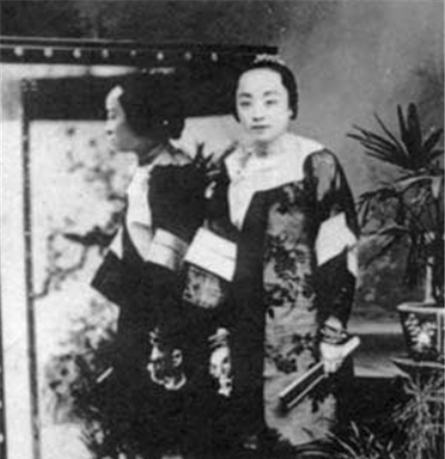 晚清红尘女子旧照:确实漂亮,个个多才多艺,跟清宫戏里截然不同