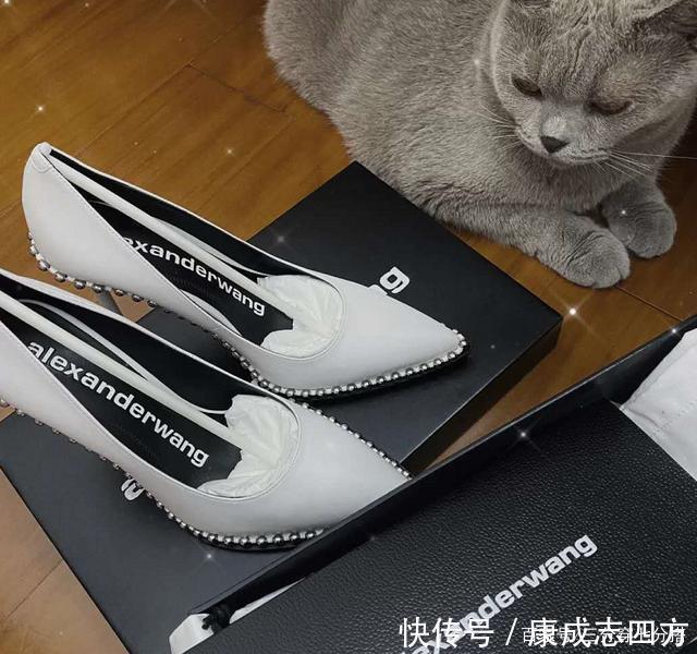 铆钉高跟鞋 性价比超高的铆钉高跟鞋,上脚之后舒适感还可以,难道它不香吗