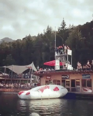 |搞笑GIF趣图段子:当我讨厌一个人时,如果这个人突然说喜欢我