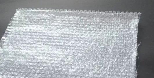 快递气泡膜千万别扔，放在卫生间和厨房，一年能省不少钱