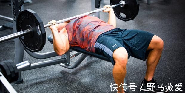 卧推|不要把卧推练歪了这样练卧推才能把胸肌真正练大