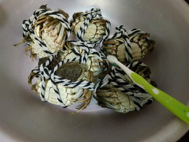 这才是蒸螃蟹的正确做法,牢记4个步骤,肉质鲜美,蟹黄一滴不漏