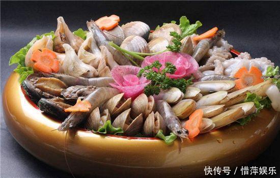 中年夫妻用瓦罐焖做海鲜,一天卖500罐,女顾客:能连罐子端走吗