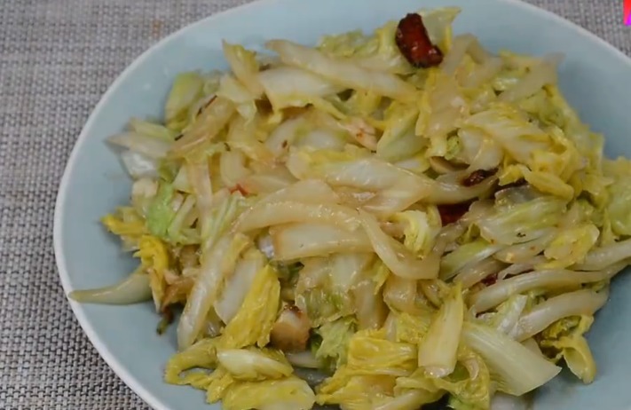 白菜梆子怎么炒好吃在炒之前多做1步，白菜梆子入味可口又下饭