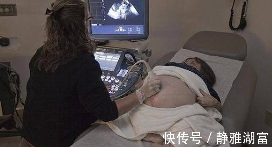 美国身高70厘米的袖珍妈妈,身体肿如气球,如今俩孩子