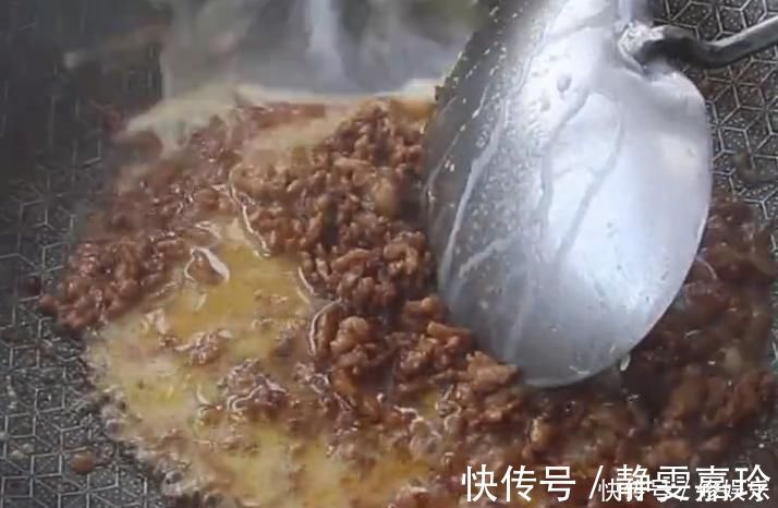 优质蛋白|孩子不喜欢吃豆腐，那就换个新吃法吧，鲜嫩爽滑，汤汁浓郁