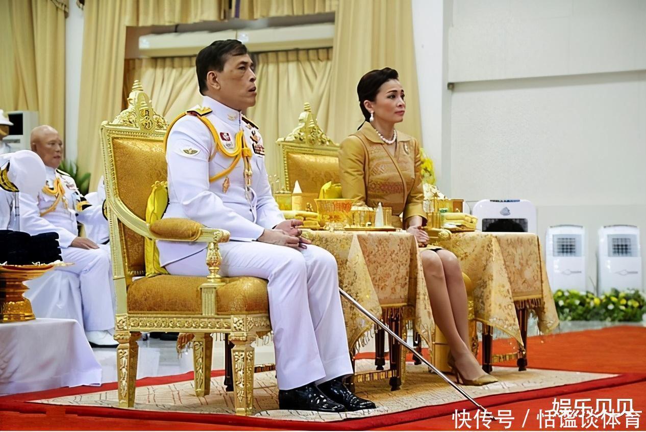 红发色|换发型堪称换脸,苏提达低扎马尾编织发显淑女,漂染红发色更洋气