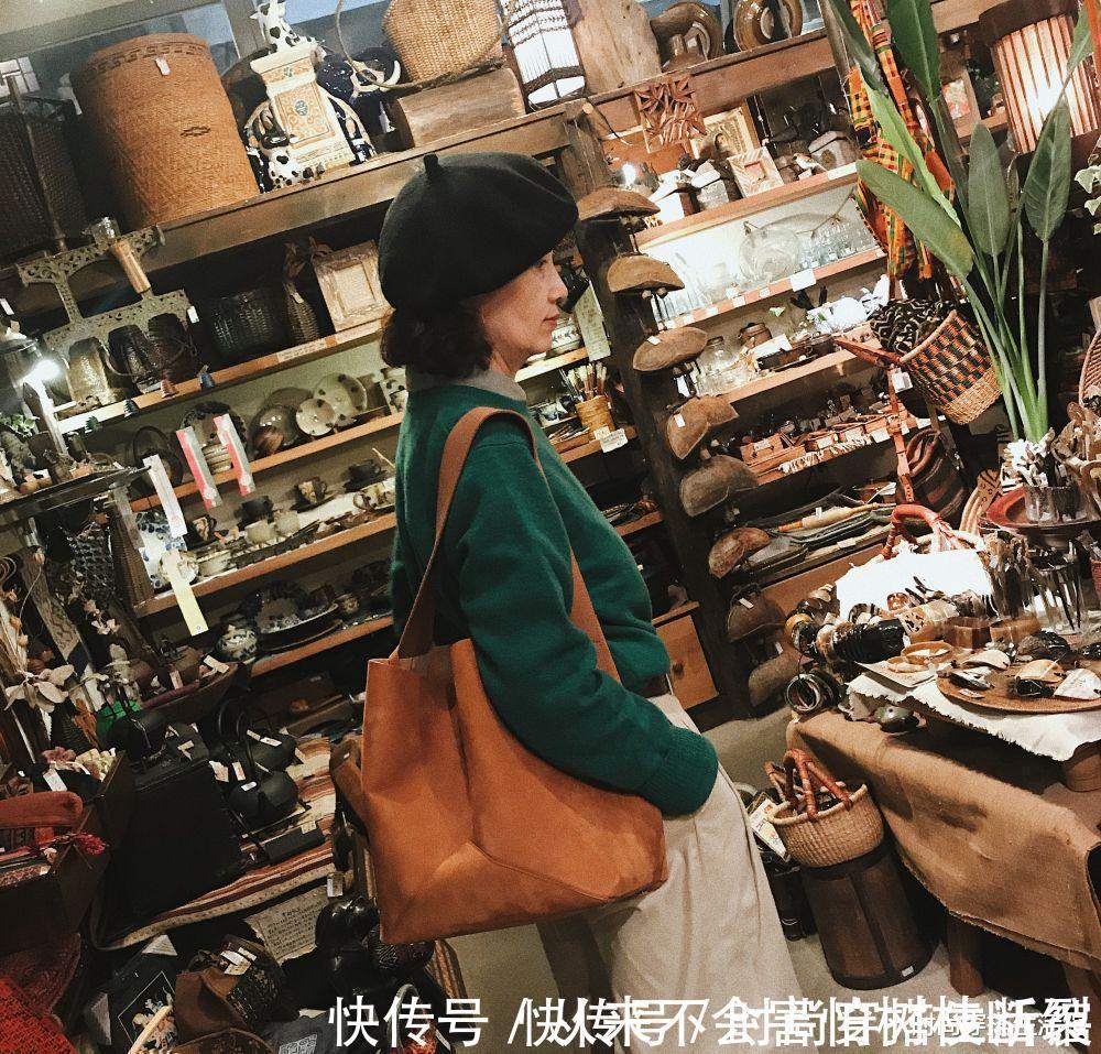 三木妈妈|女人过了50岁,别再穿小脚裤了,今年流行这样穿,时髦减龄又气质