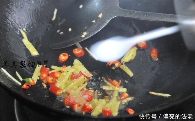  青辣椒片|它是“穷人的阿胶”，坚持每周吃1次，延缓更年期，50岁不显老