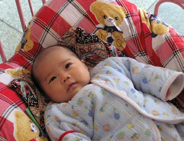 取名|爸爸姓“尿”,死活不肯让孩子随自己姓,妈妈机智取名被夸赞