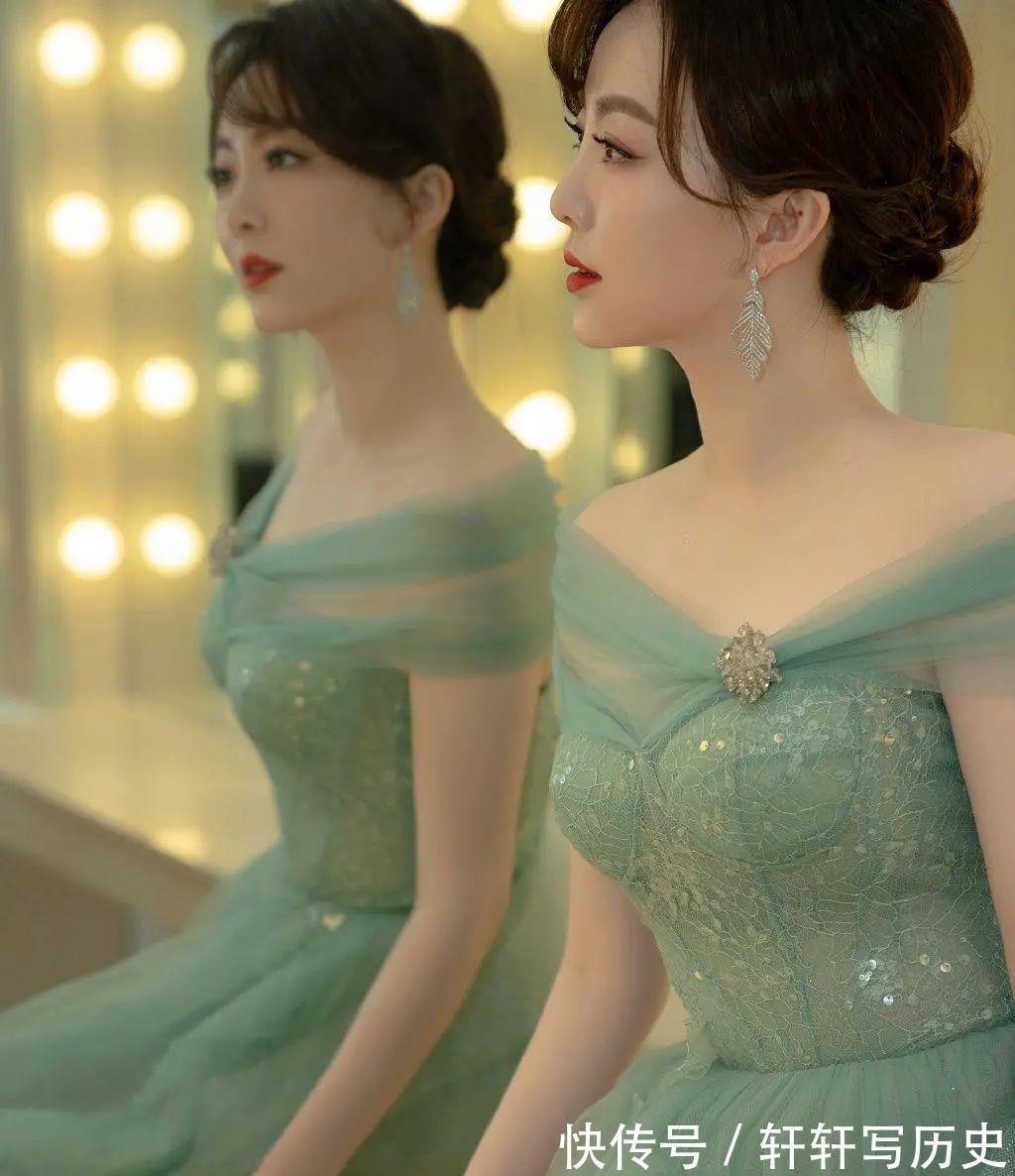 纱裙|不愧是安徽台一姐,余声穿水绿纱裙美如仙女,这水光肌慕了