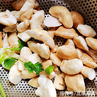 学会青红椒炒新鲜菱角，把餐厅味道搬回家