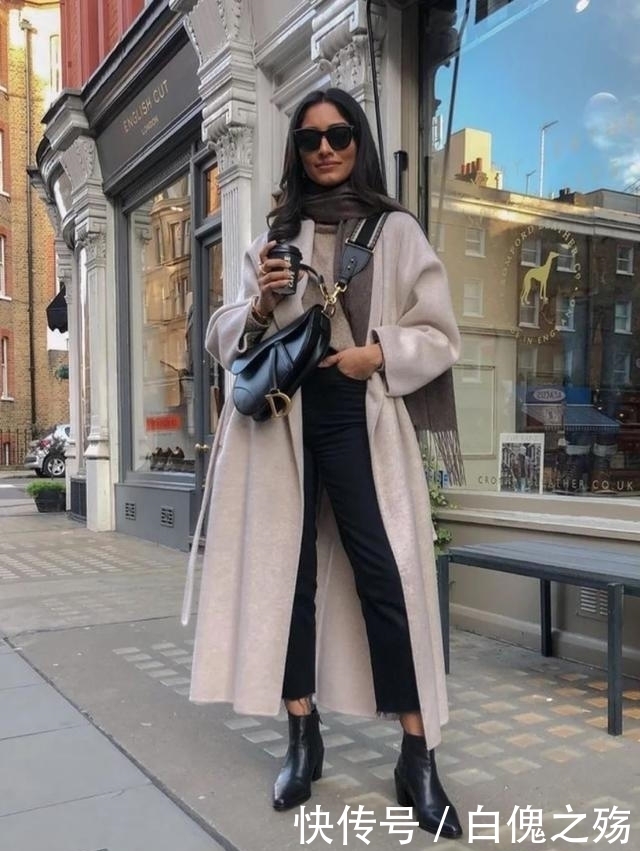 女人|奔三奔四的女人穿对大衣才优雅,掌握这两种穿法错不了,简洁大气