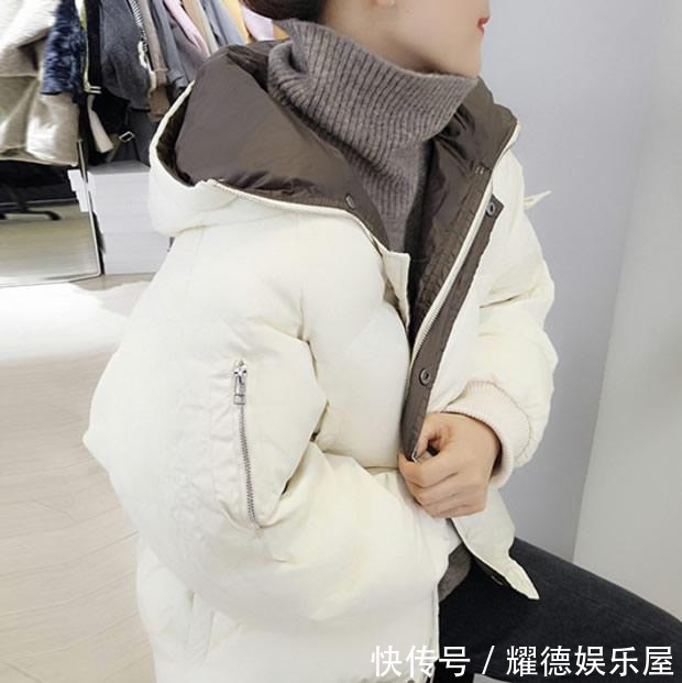羽绒|这才是小个子女人该有的打扮,短款羽绒+小脚裤,显高保暖显时髦