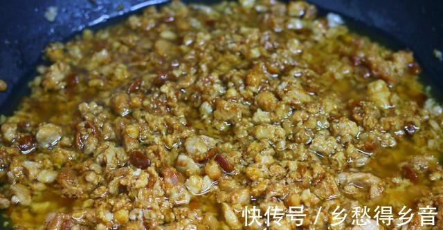 很多人扔掉的这菜叶子，其实是个宝，晒干存起来，能吃一冬天！