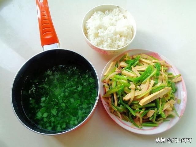 主食|早餐不知道吃什么?来我家看看,两主食加炒菜汤羹,简单美味