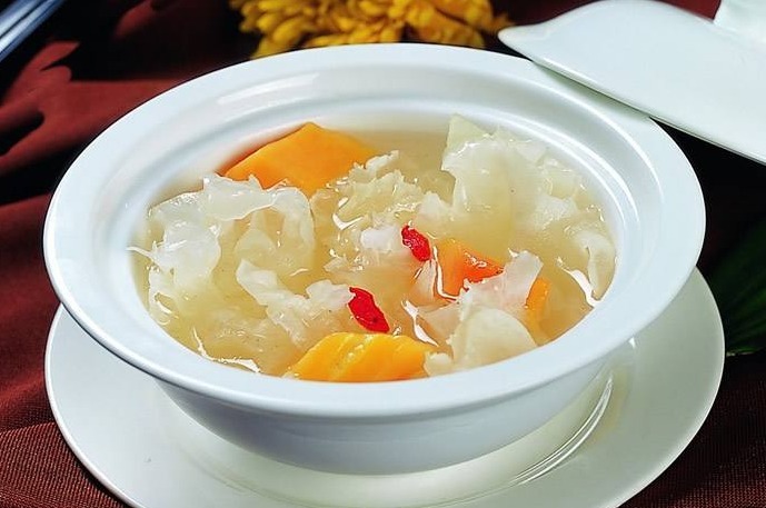 女性朋友|女性不想“黄脸婆”，3种食物使劲吃，皮肤紧致，延缓衰老