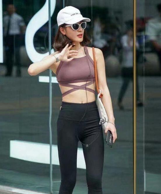 身材比例|紧身打底裤优雅清爽的打底裤美女，更显女性身材高挑