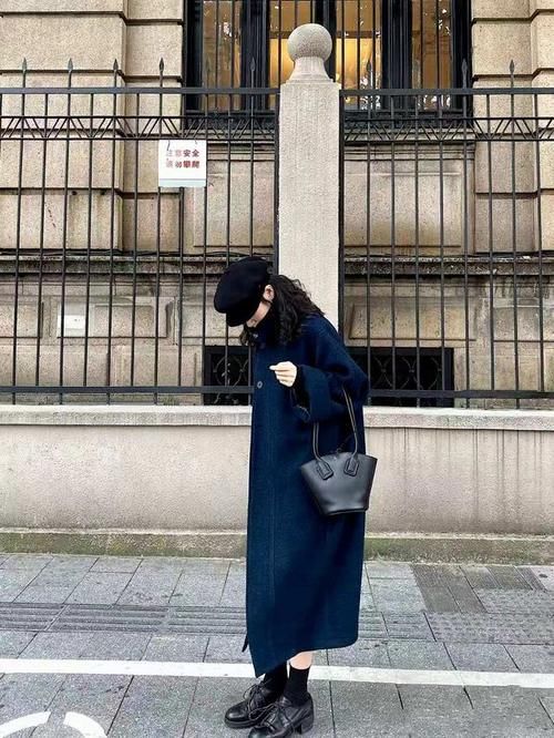 先把“羽绒服”收起来吧，今年流行这几款外套，保暖时尚还百搭