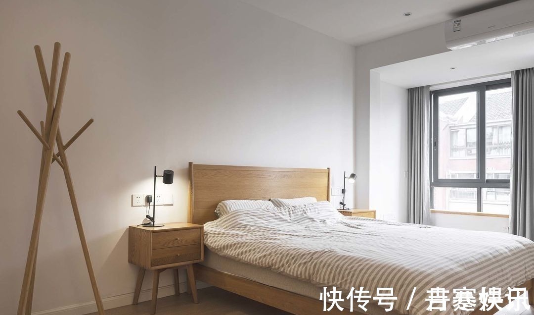 风格|她在沙发后面“掏洞”造窗,完工后发现太明智了,全屋温暖又自然