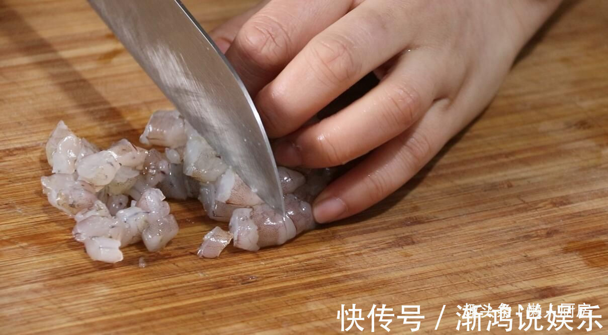 饺子皮|饺子皮别只会包饺子,教你做韭菜小笼包,不用揉面,不用发酵