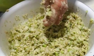  萝卜|炸萝卜丸子时，面粉不可少，再加这3样，外酥里嫩，天天吃不腻