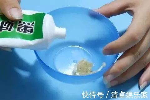 搅拌均匀|香蕉皮加上牙膏,能解决千万男性朋友的困扰,学会了受用一生!