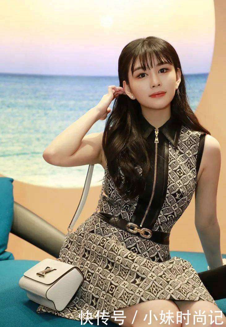 曲线|旗袍在每个女人身上都能大放异彩,衬托出你精致的曲线