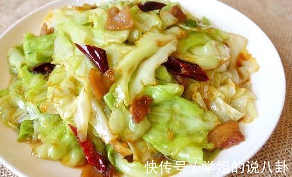 包菜|炒包菜不要焯水，学会大厨的做法，包菜脆嫩味道好，比吃肉都香