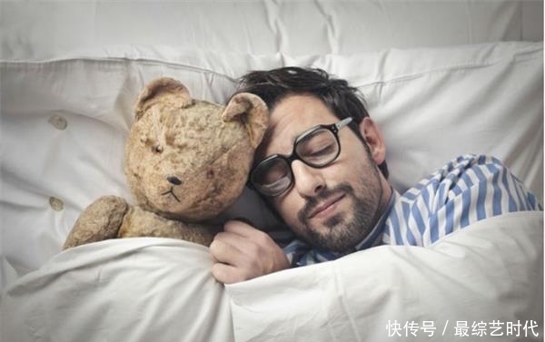 试试|手脚冰凉的人有福了,试试这4个动作,帮助气血通行,调节体温