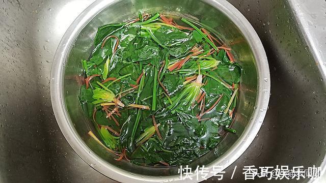 小猫|教你菠菜爽口解腻的做法，几分钟上桌，营养好吃做一大盘不够吃