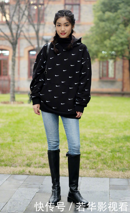 过膝靴也该收一收了,今年流行:紧身裤+中筒靴,拯救小粗腿